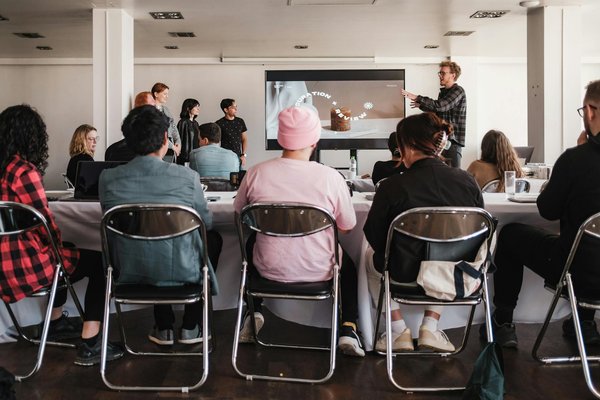 Trouver la salle de séminaire idéale dans le var : tendances, enjeux et opportunités